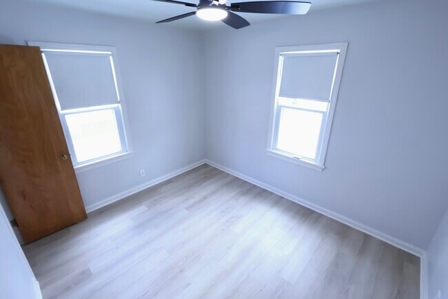 Building Photo - 774 E Archwood Ave