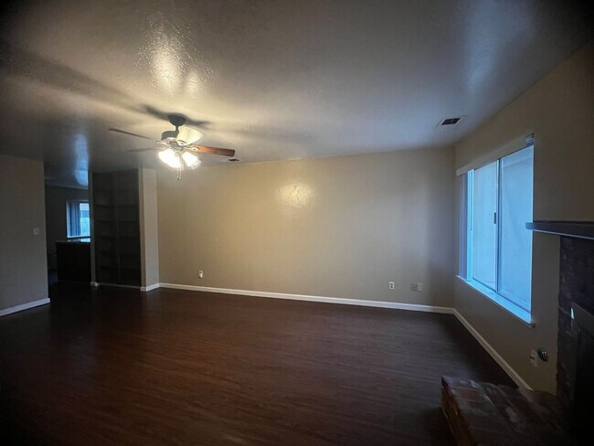 Building Photo - 1116 N Gem St