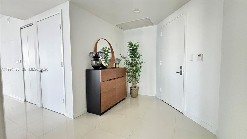 Building Photo - 495 Brickell Ave