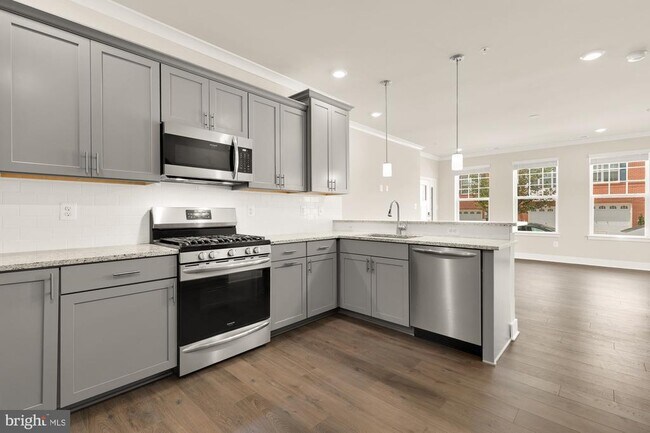 Building Photo - 7916a Potter Pl