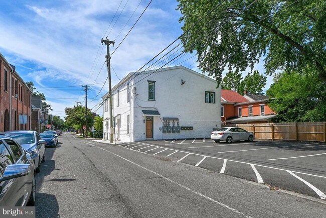 Building Photo - 151 N York St