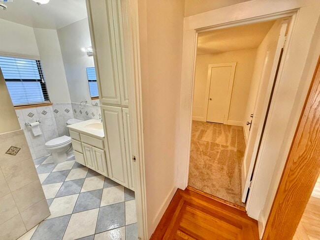 Building Photo - 252 Stoakes Ave