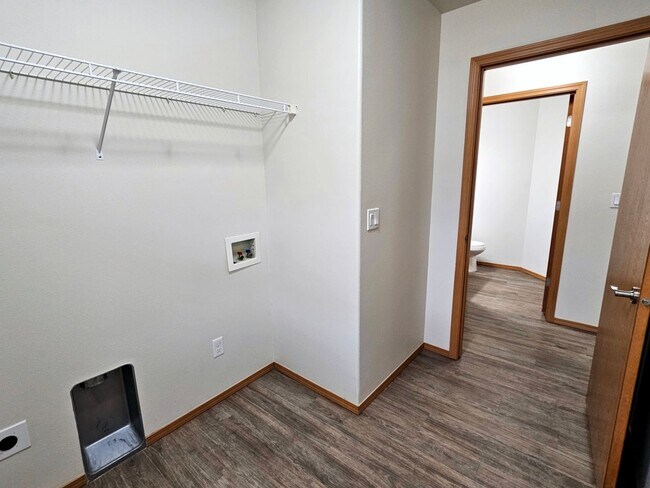 Building Photo - Open, One-Level Living- 4 Bedroom, 2.5 Bath Richland Home with Spacious Backyard