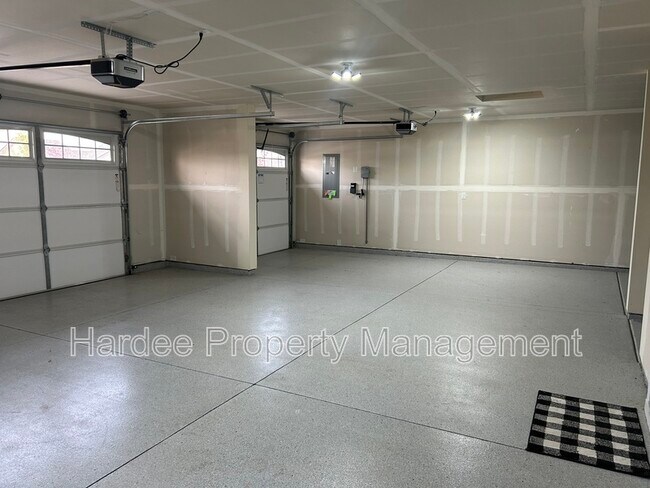 Building Photo - 7051 W Plateau Crk Dr