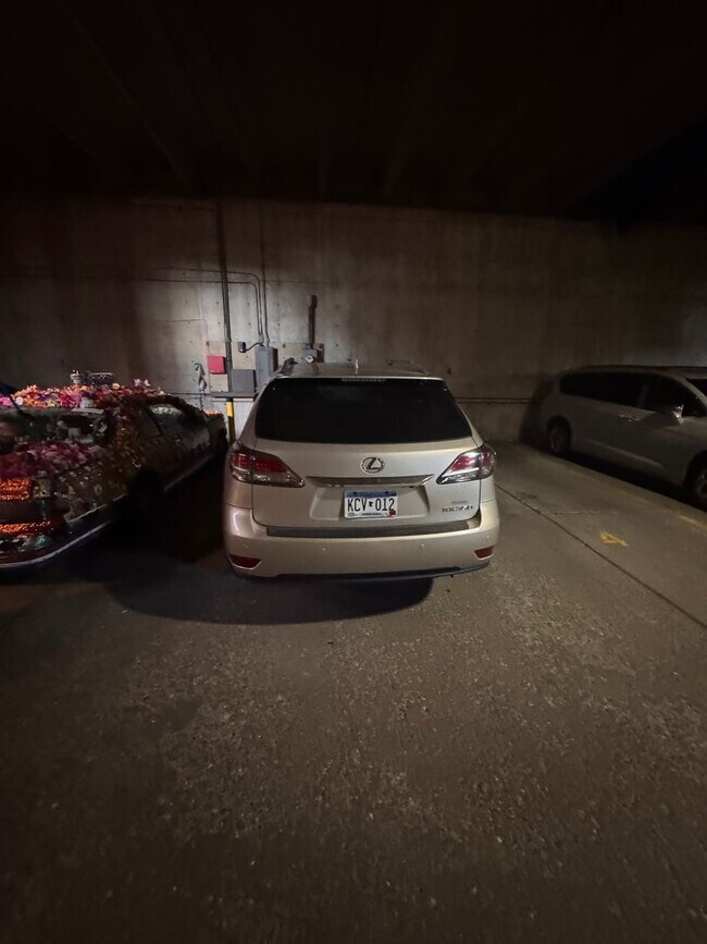 Building Photo - NOVEMBER MOVE-IN SPECIAL for qualified applicants $400 off 1 month's rent; AVAILABLE NOW - Gorgeo...