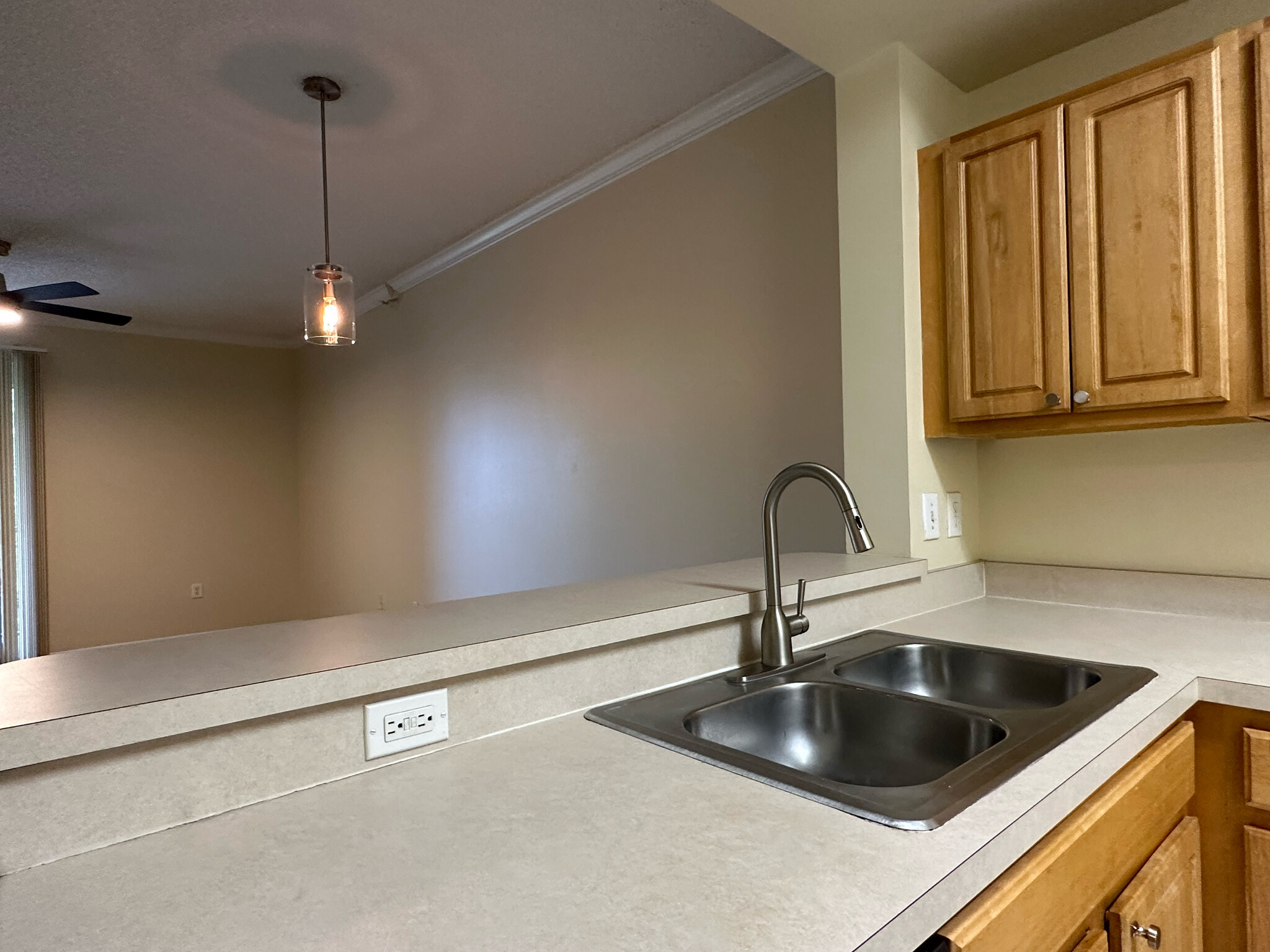 Kitchen to Dining - 5681 Bentgrass Dr