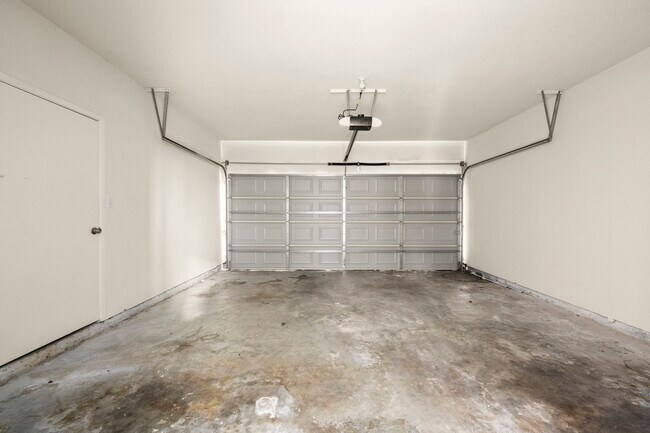 Building Photo - 1115 Augusta Dr