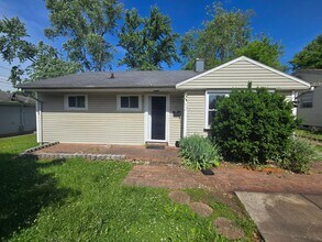 Building Photo - Charming 3-Bedroom Home – Modern, Clean & Carpet-Free!