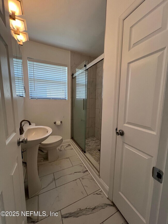 Building Photo - 1789 River Rd