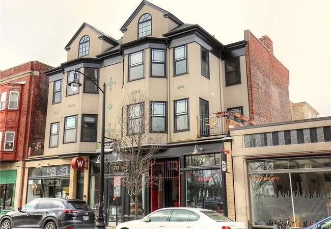 Building Photo - "Spacious 3-Bed Oasis with Granite Eleganc...