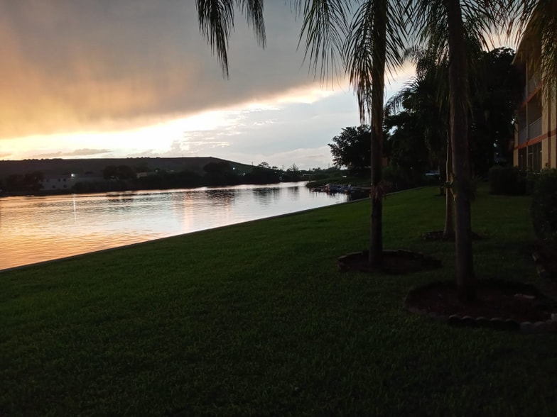 Building Photo - 4401 Crystal Lake Dr