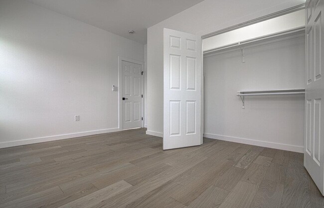 Building Photo - 2530 Steck Ave
