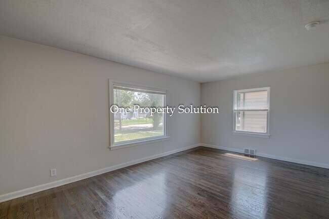 Building Photo - 230 Taft Pl