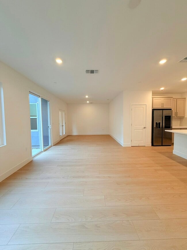 Building Photo - 325 N Paso Robles Dr