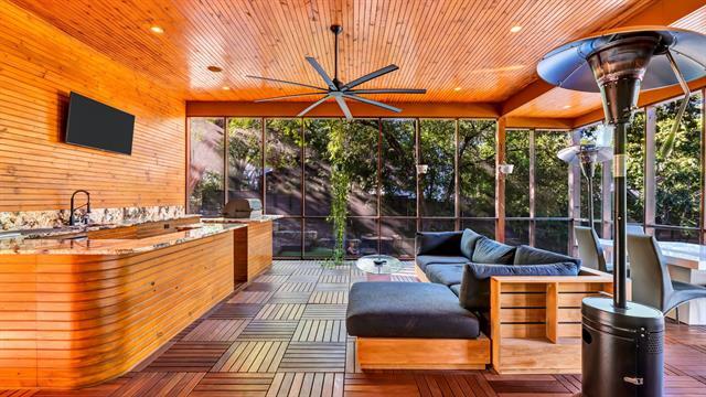 Building Photo - 8635 San Leandro Dr