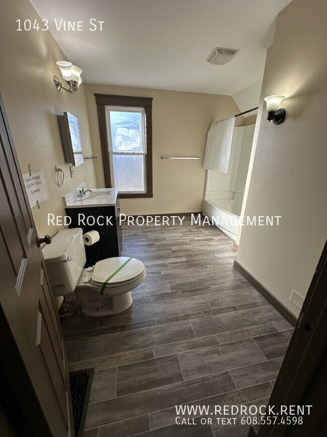 Building Photo - 1043 Vine St