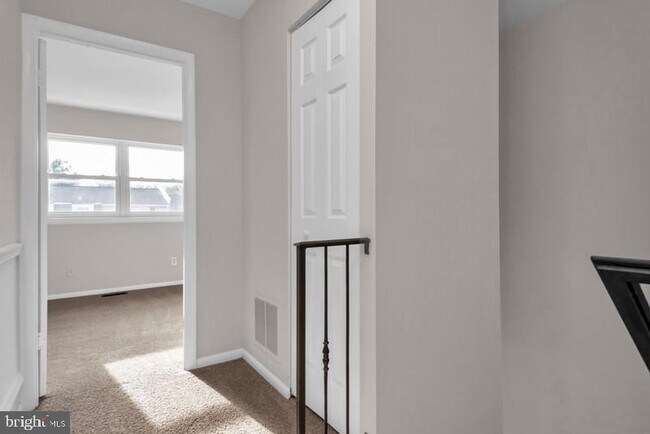 Building Photo - 45 Heritage Ct