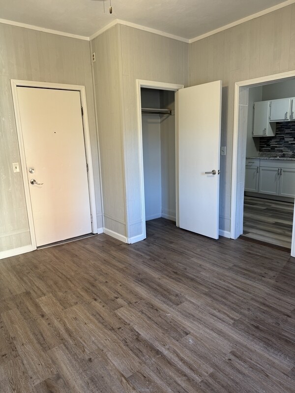 Building Photo - 310 1/2 Western Ave.