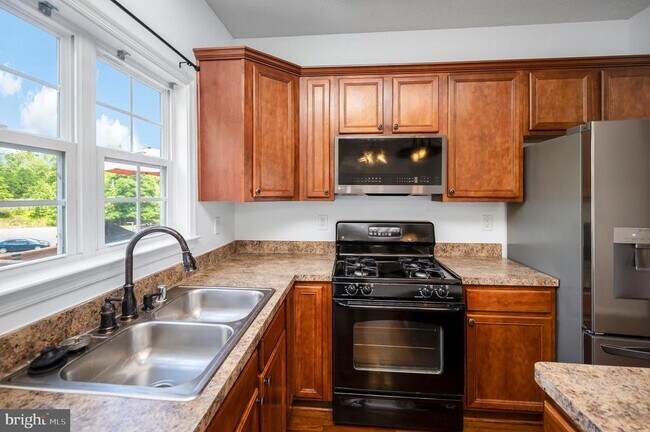 Building Photo - 104 Stingray Ct
