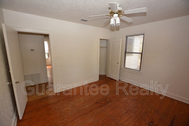 Building Photo - 2246 SE 3rd Ave