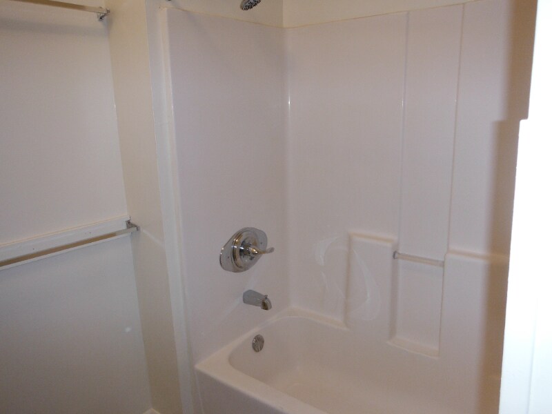Building Photo - 1418 Woodland Ave NW