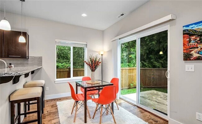 Building Photo - Beautiful Bothell Home