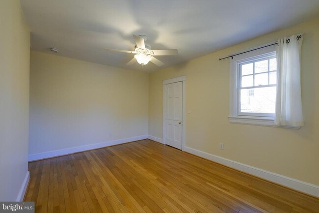 Building Photo - 5717 Chevy Chase Pkwy NW