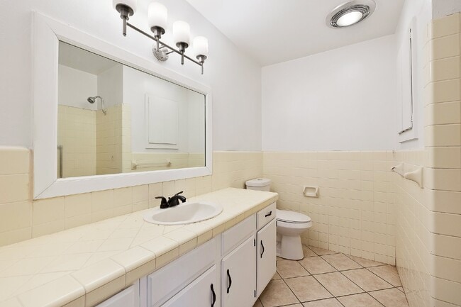 Building Photo - 202 N 41st St