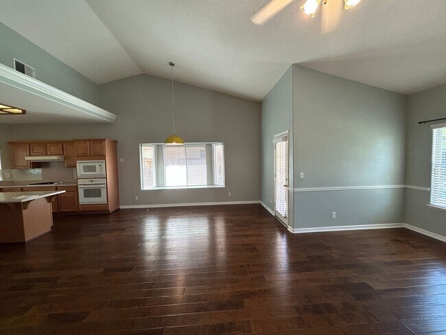 Building Photo - 5032 W Modoc Ave