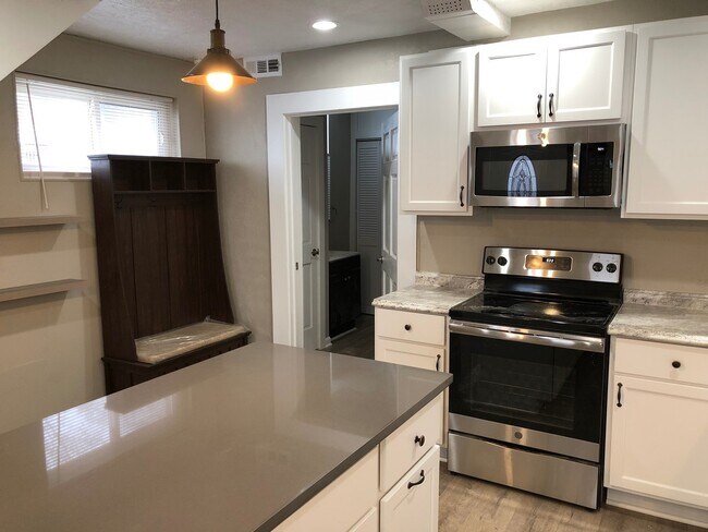 Building Photo - *******2-bed/1-bath COMPLETELY RENOVATED HOME FOR RENT in Bridgeville!*****