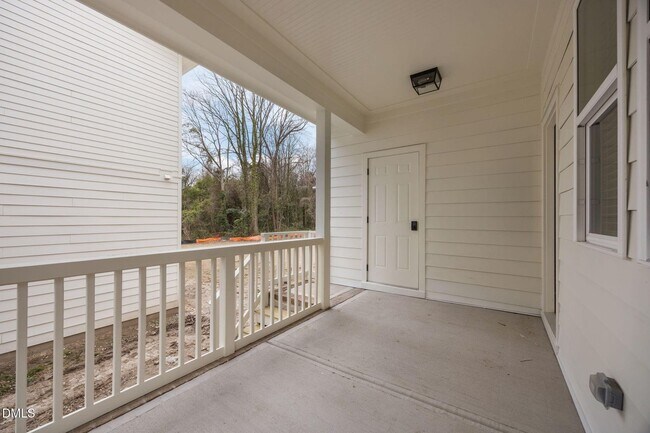 Building Photo - 2811 Wilcox Pl