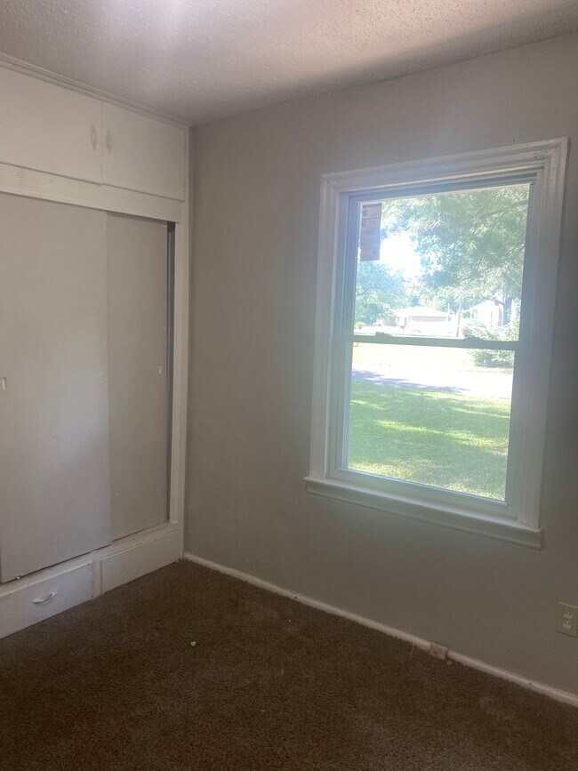 Building Photo - 32 Barcelona Ave