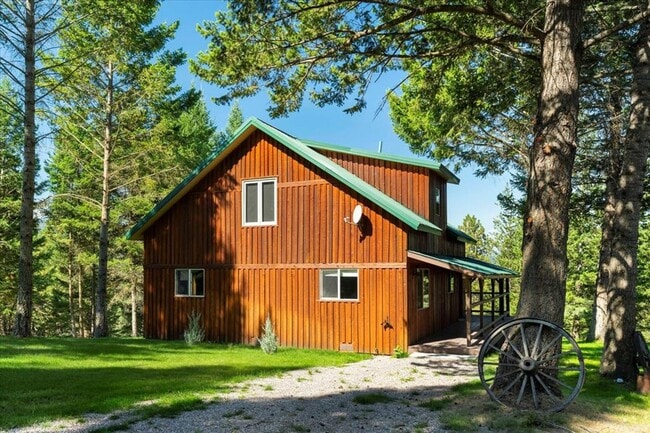 Building Photo - 2 Bedroom 2 Bathroom Cabin!