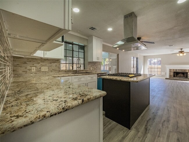 Building Photo - 2722 Carmel Woods Dr