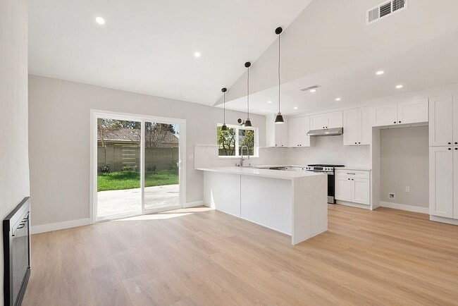 Building Photo - 17314 De Groot Pl