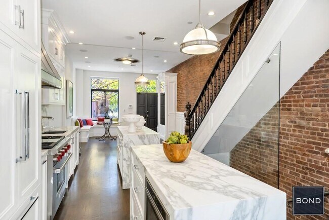 Building Photo - TURN KEY HARLEM TOWNHOUSE FOR RENT