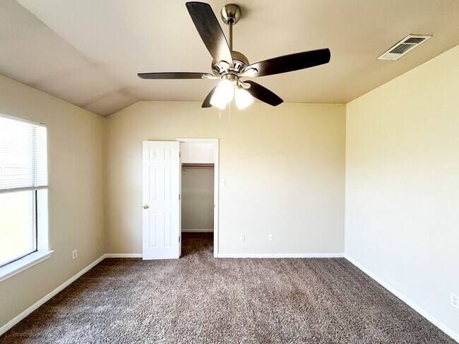 Building Photo - 1111 Nicholas Cir