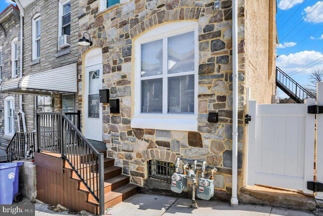 Primary Photo - 553 Wunder St