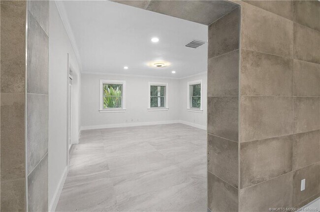 Building Photo - 4 Copaire Rd
