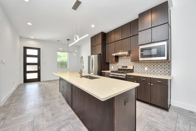 Building Photo - 1703 Cedrocanna Ln