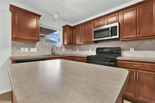 Building Photo - 1906 Rock Ridge Dr