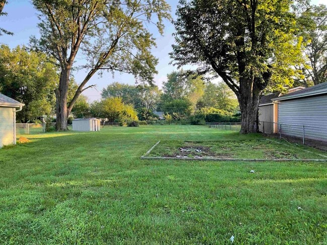 Building Photo - 3406 Three Oaks Dr
