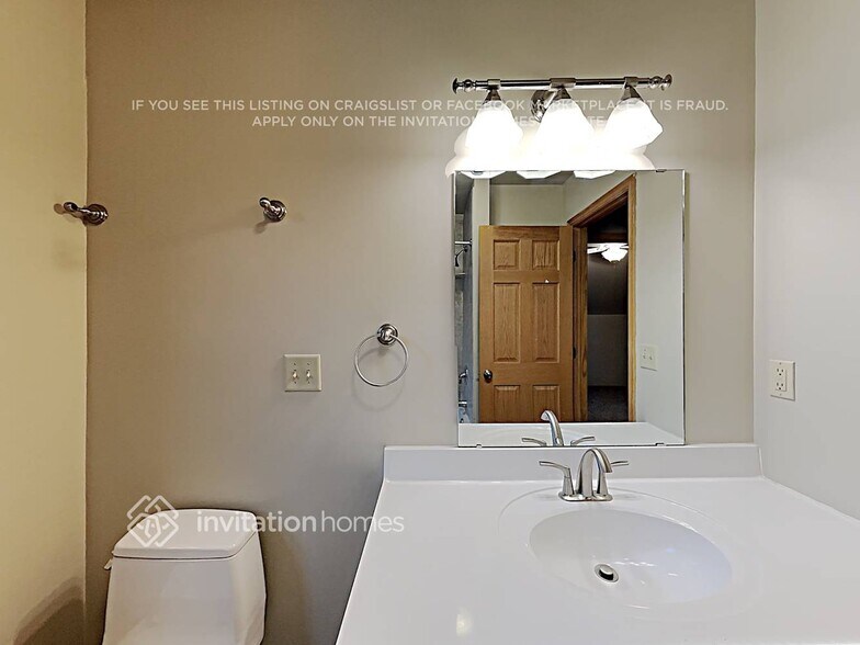 Building Photo - 403 Cretin Ave S