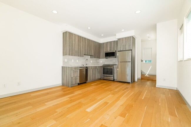 Building Photo - Luxury New Construction with Rooftop Views