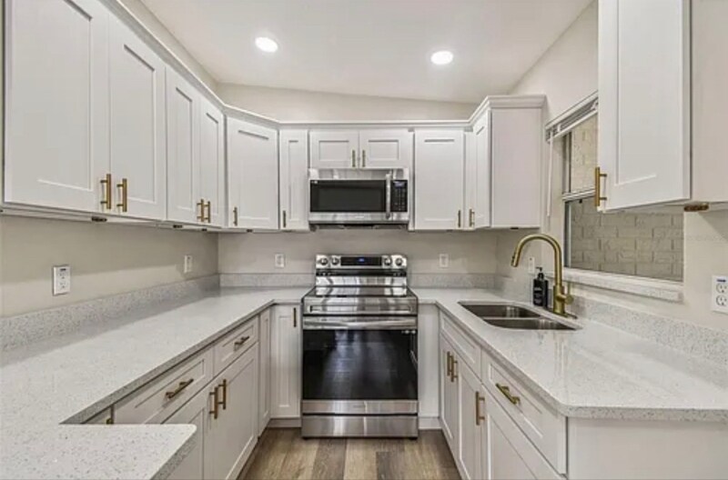 Building Photo - 1914 E Crenshaw St