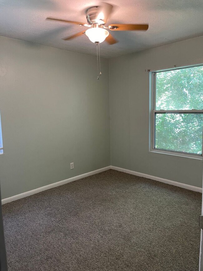 Building Photo - Fall Into Comfort! Spacious 3BR/2BA Upstai...