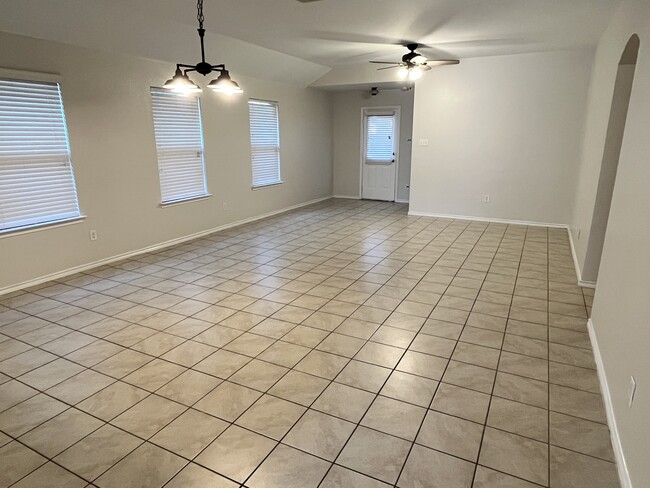 Building Photo - 1309 Basswood Ln