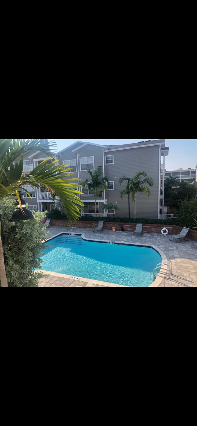 Building Photo - 800 S Dakota Ave