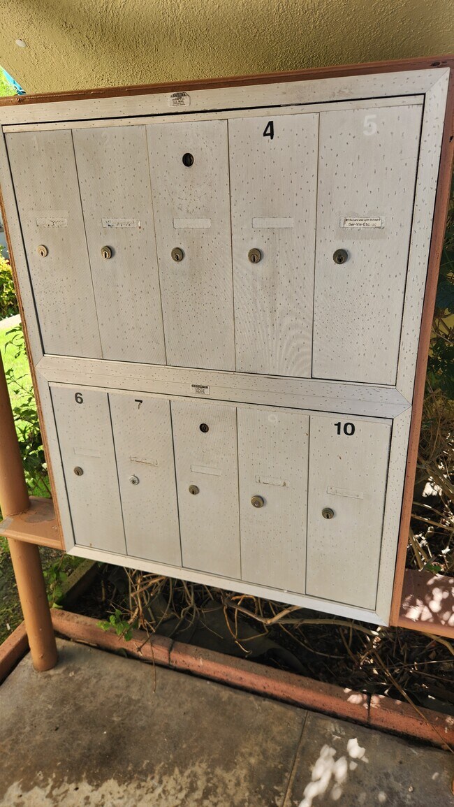 Building Photo - 2222 2nd St