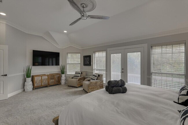 Building Photo - 2010 Indian Trail